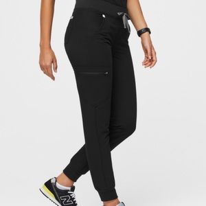 Black Figs Zamora Jogger Scrub Pant PETITE!!